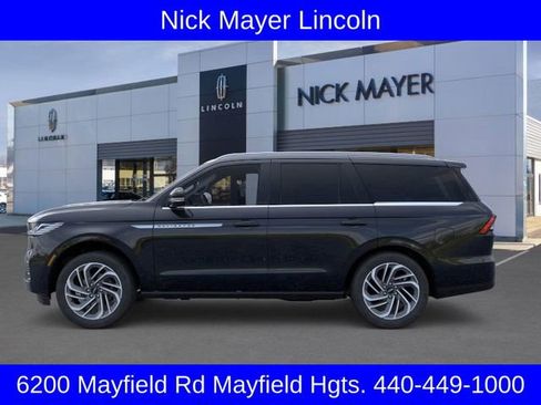 New 2025 Lincoln Navigator Reserve image 3