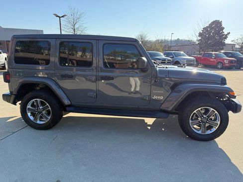Used 2019 Jeep Wrangler Unlimited Sahara image 8