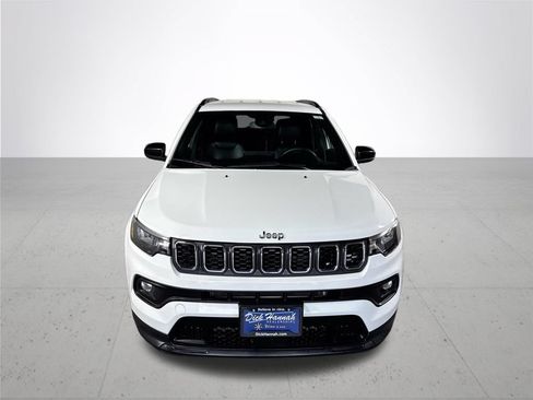 Used 2024 Jeep Compass Latitude AWD/4WD image 3
