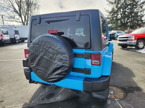 Used 2017 Jeep Wrangler Unlimited Sahara w/ Connectivity Group image 14