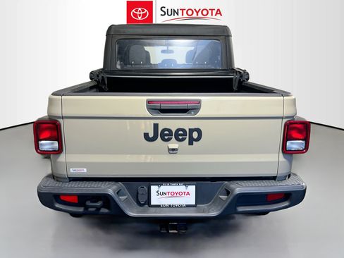 Used 2020 Jeep Gladiator Sport AWD/4WD image 5