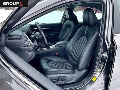 Used 2022 Toyota Camry SE image 9