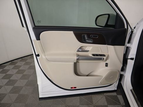New 2026 Mercedes-Benz GLB 250 image 25