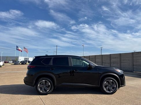 Certified 2025 Nissan Rogue SV FWD image 23