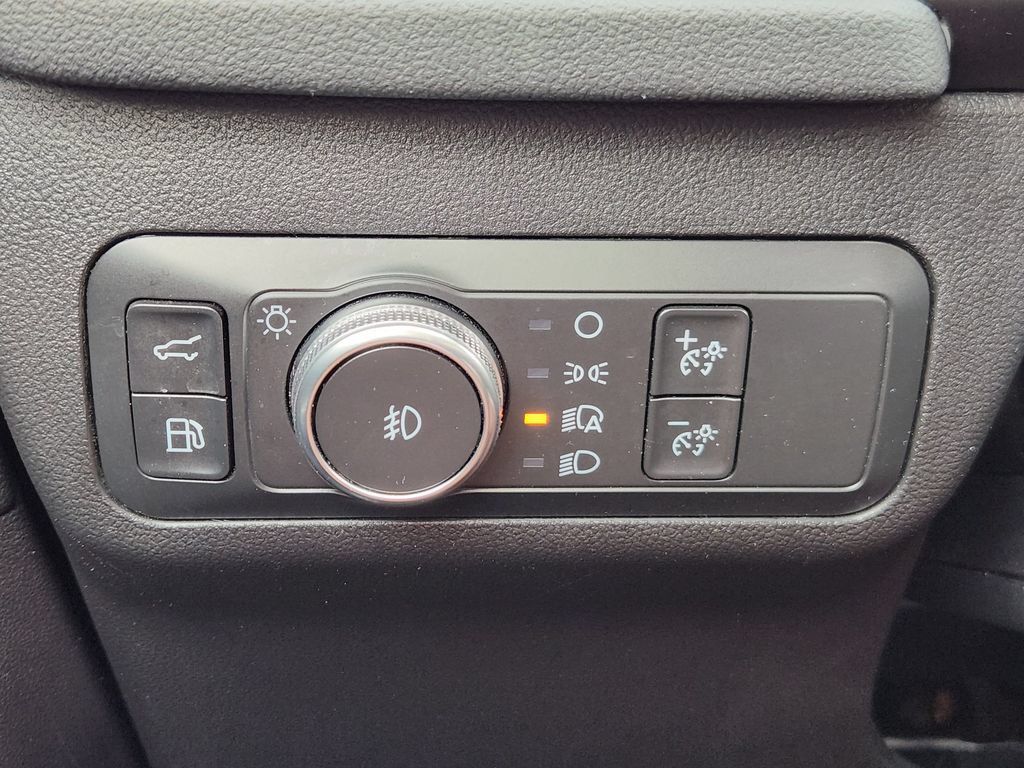 Used 2020 Ford Escape Titanium FWD image 21