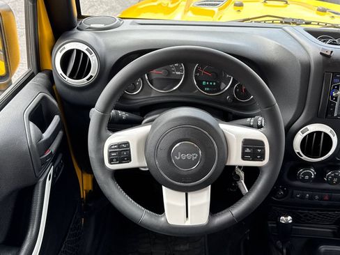Used 2015 Jeep Wrangler Unlimited Sahara AWD/4WD image 24