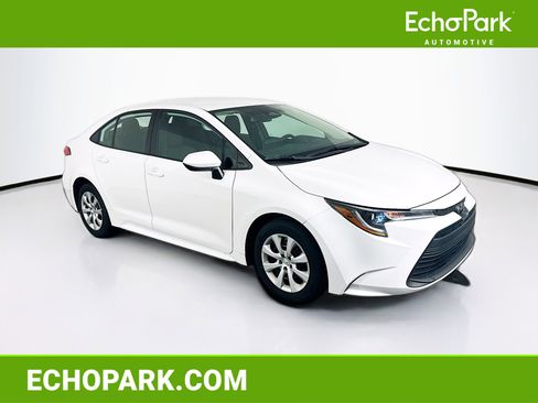Used 2024 Toyota Corolla LE image 1