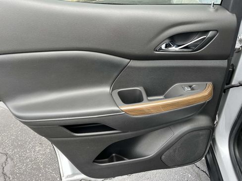 Used 2019 GMC Acadia SLE image 18