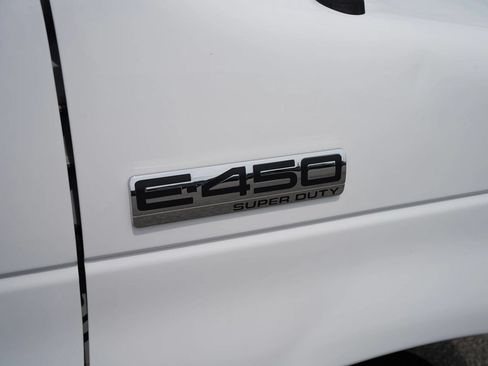 Used 2018 Ford E-450 and Econoline 450 Super Duty RWD image 37
