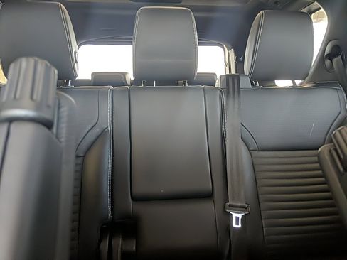 Used 2023 Land Rover Discovery HSE R-Dynamic image 34