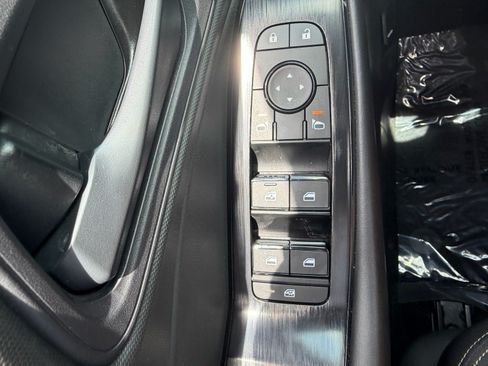 Used 2025 Nissan Rogue S FWD image 33