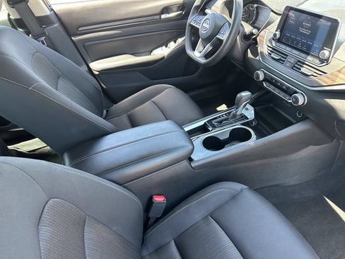 Used 2024 Nissan Altima 2.5 SV FWD image 12