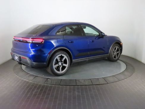 Certified 2025 Porsche Macan Electric RWD image 7