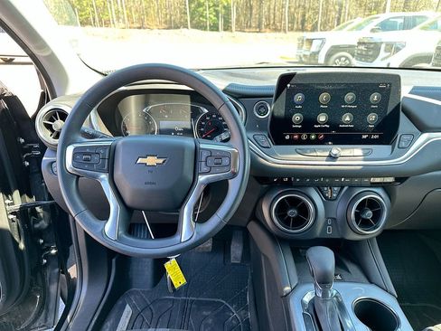 Used 2024 Chevrolet Blazer LT w/ Convenience Package FWD image 19