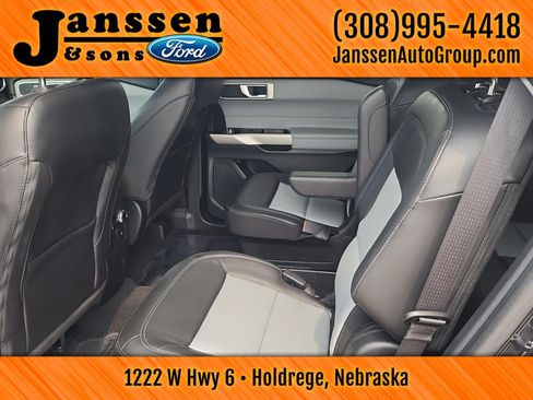 Used 2023 Ford Explorer XLT w/ Equipment Group 202A AWD/4WD image 18