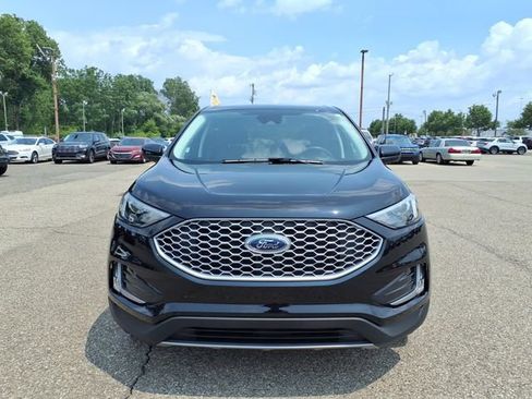 Certified 2024 Ford Edge SEL w/ Convenience Package AWD/4WD image 2