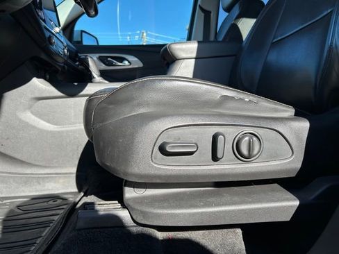 Used 2019 Chevrolet Traverse LT w/ LT Premium Package image 32