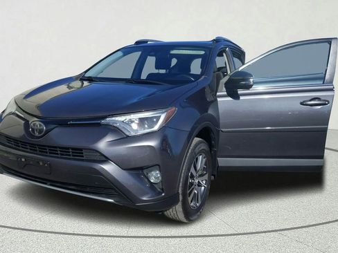 Used 2018 Toyota RAV4 XLE image 10