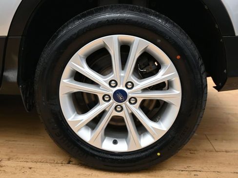 Used 2017 Ford Escape SE image 9