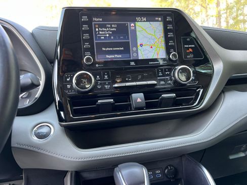 Used 2022 Toyota Highlander Limited image 30