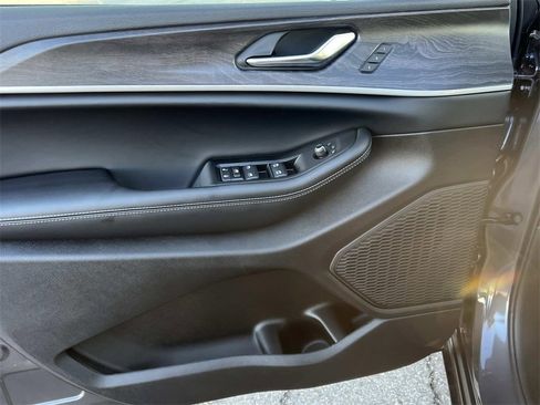 New 2025 Jeep Grand Cherokee L Limited w/ Black Appearance Package image 11