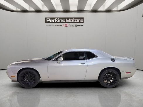 Used 2014 Dodge Challenger R/T RWD image 2