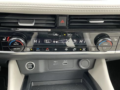 Used 2023 Nissan Rogue SL w/ SL Premium Package image 31