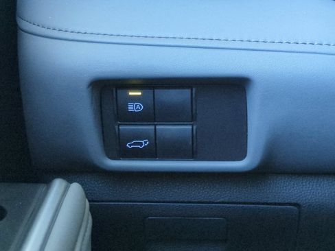 Used 2020 Toyota Highlander XLE AWD/4WD image 40