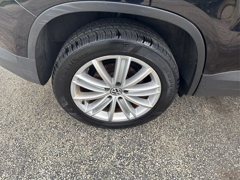 Used 2011 Volkswagen Tiguan SE AWD/4WD image 23