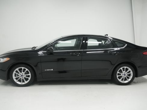 Used 2019 Ford Fusion SE FWD image 7