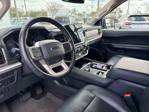 Used 2022 Ford Expedition XLT image 6
