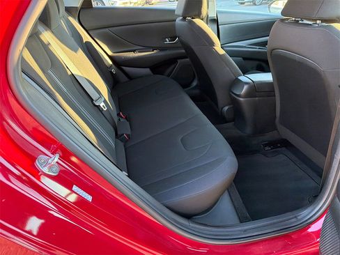 Used 2021 Hyundai Elantra SEL w/ Cargo Package image 15