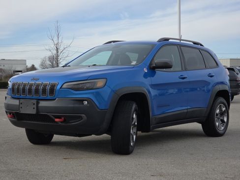Used 2019 Jeep Cherokee Trailhawk w/ Cold Weather Group image 13