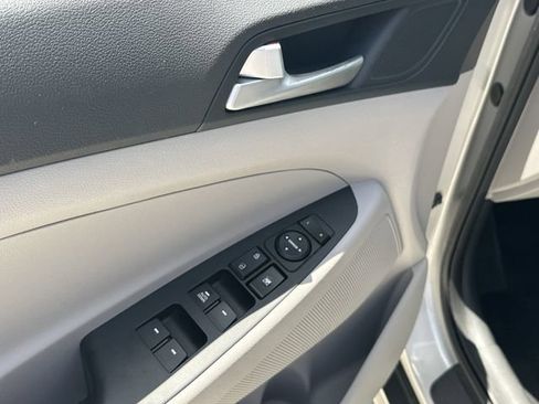 Used 2020 Hyundai Tucson SE FWD image 16