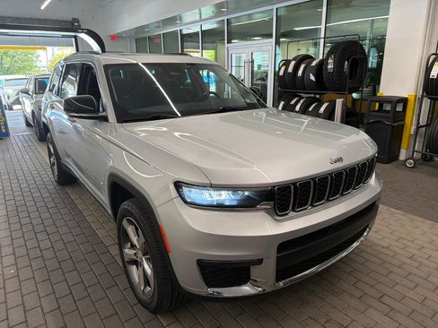 Used 2021 Jeep Grand Cherokee L Limited AWD/4WD image 3