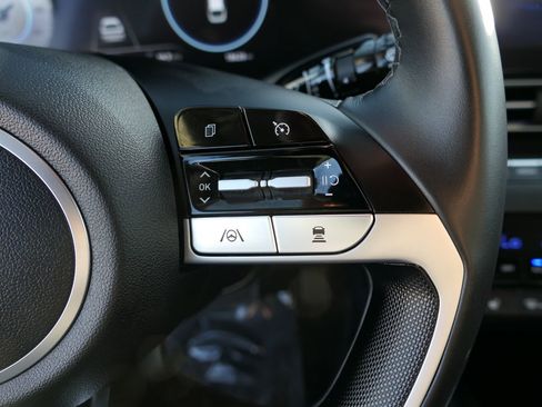 Used 2022 Hyundai Elantra Limited w/ Preferred Accessory Package image 15