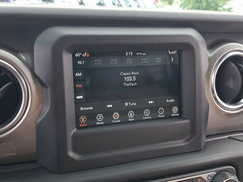 Used 2019 Jeep Wrangler Unlimited Sahara w/ Cold Weather Group AWD/4WD image 18