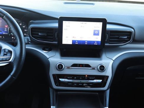 Used 2024 Ford Explorer XLT w/ Equipment Group 202A image 13