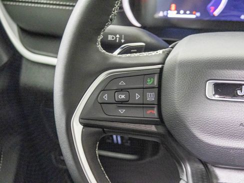 New 2025 Jeep Grand Cherokee Altitude image 35