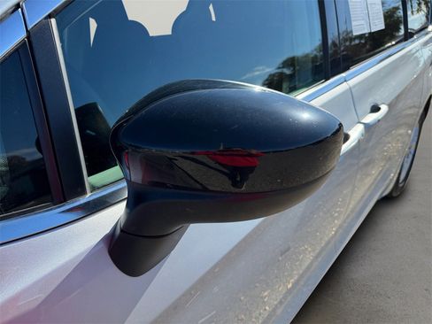 Used 2024 Chrysler Voyager LX image 11