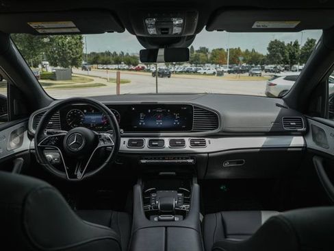 Certified 2025 Mercedes-Benz GLS 450 4MATIC image 18