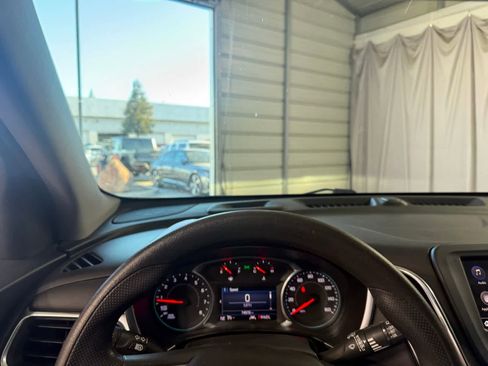 Used 2021 Chevrolet Equinox LT image 23