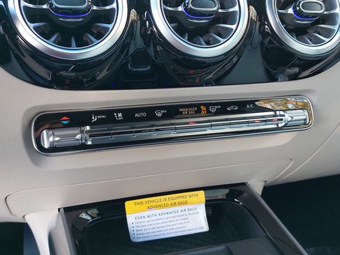 Certified 2025 Mercedes-Benz GLA 250 image 21