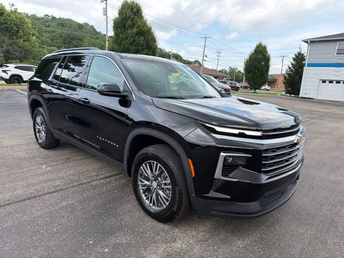 Used 2026 Chevrolet Traverse LT AWD/4WD image 7