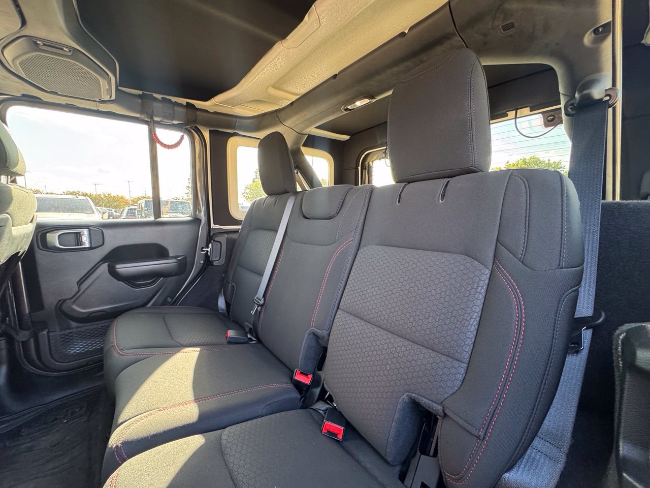Used 2021 Jeep Wrangler Unlimited Rubicon AWD/4WD image 7