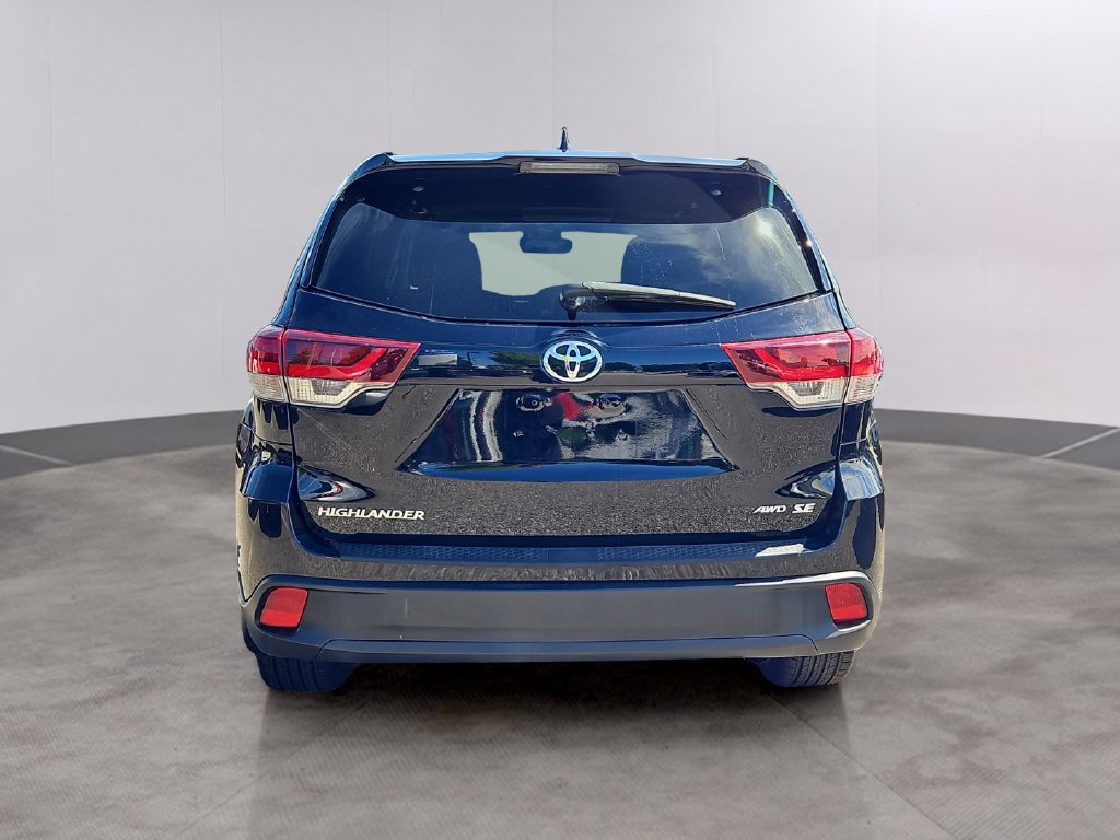 Used 2019 Toyota Highlander SE AWD/4WD image 5