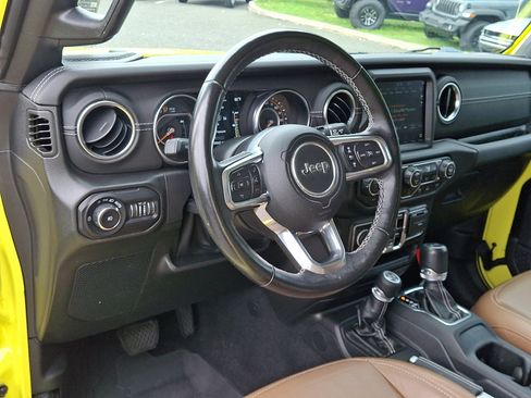Used 2022 Jeep Wrangler Unlimited Sahara w/ Cold Weather Group AWD/4WD image 25