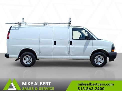 Used 2019 Chevrolet Express 3500 w/ Driver Convenience Package RWD image 8