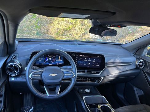 Used 2025 Chevrolet Equinox LT image 33