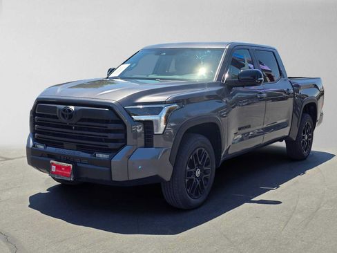 Used 2024 Toyota Tundra Limited AWD/4WD image 7